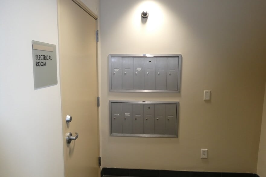 More Photos Of 6100-6120 San Fernando Rd, Glendale Office For Sale