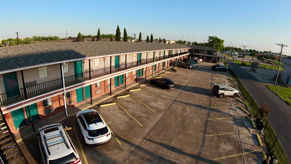More Photos Of 990 Avenue K, Marrero Hotel For Sale