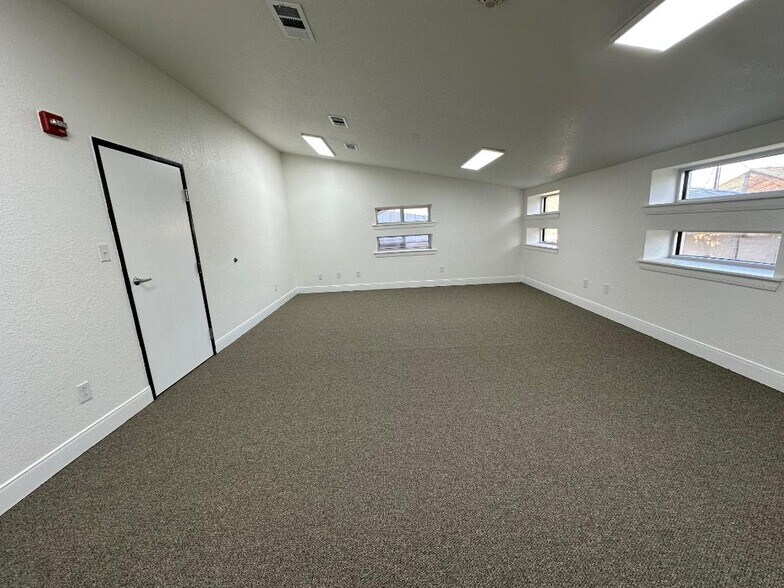 More Photos Of 400 Uhland Rd, San Marcos Unknown For Lease