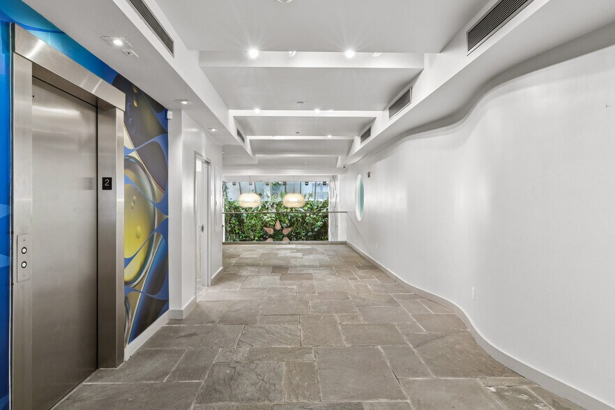 More Photos Of 242 E 58th St, New York Storefront Retail Residential For Lease