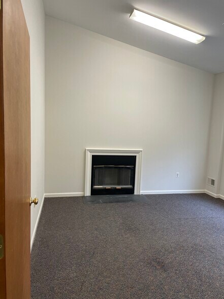 More Photos Of 252 W Swamp Rd, Doylestown Office For Lease