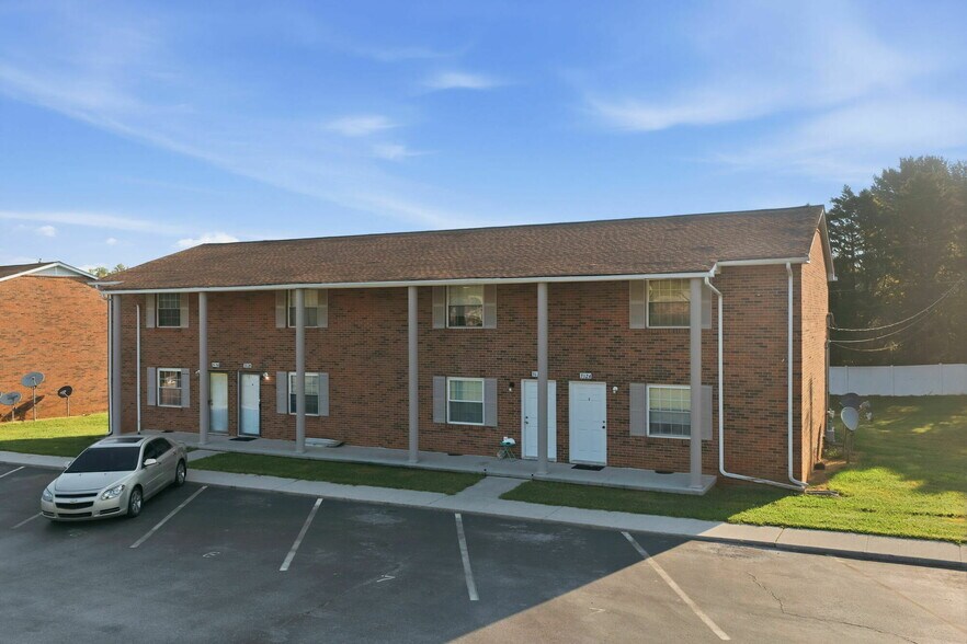 More Photos Of 3100 E Governor John Sevier Hwy, Knoxville Multifamily For Sale