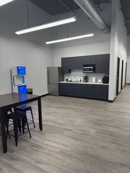 More Photos Of 7701 N Business Park Dr, Tucson Service For Sale