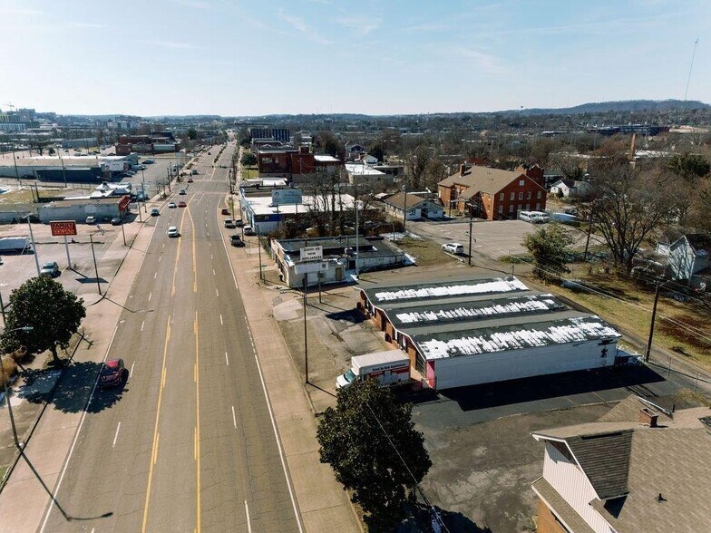 More Photos Of 2001 Magnolia Ave, Knoxville Flex For Sale