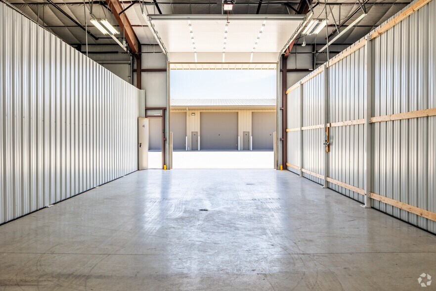 More Photos Of 14600 N US Highway 169, Smithville Self Storage For Lease