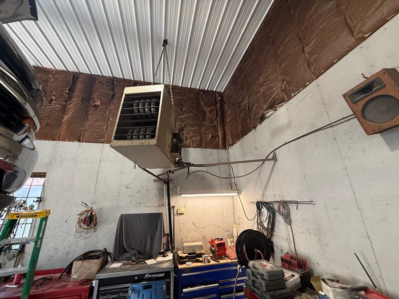 More Photos Of 916 Pleasant Grove Rd, Westmoreland General Retail For Sale