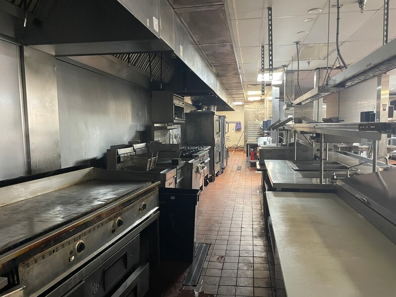 More Photos Of 905 E Gregory St, Pensacola Restaurant For Sale