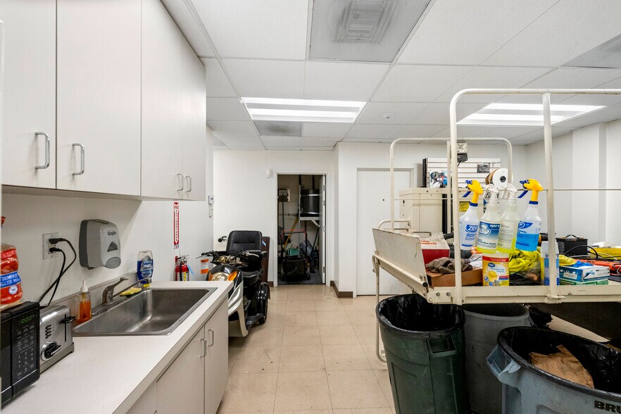 More Photos Of 103 E Stetson Ave, Hemet Bank For Sale