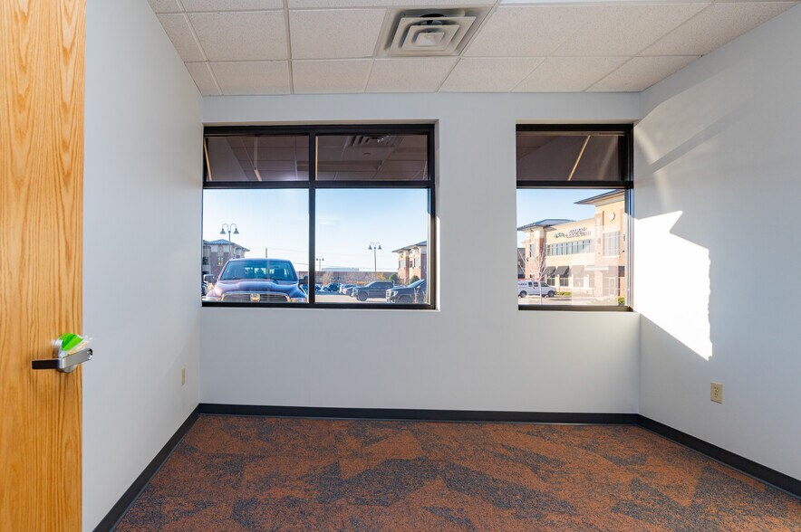 More Photos Of 611 Bielenberg Dr, Woodbury Office For Lease