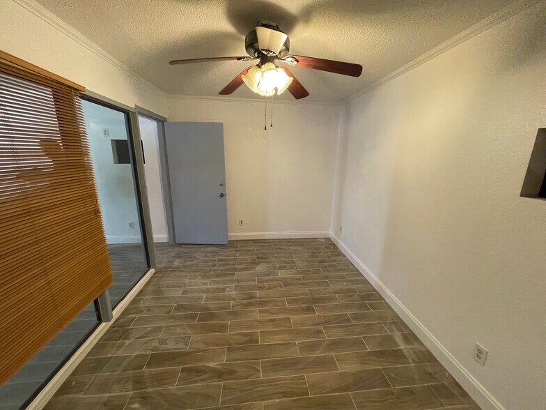 More Photos Of 1401 Royal Pky, Euless Warehouse For Lease