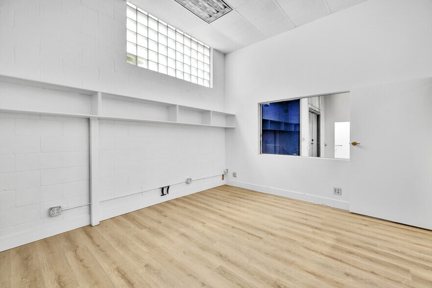 More Photos Of 4931 Venice Blvd, Los Angeles Storefront For Lease