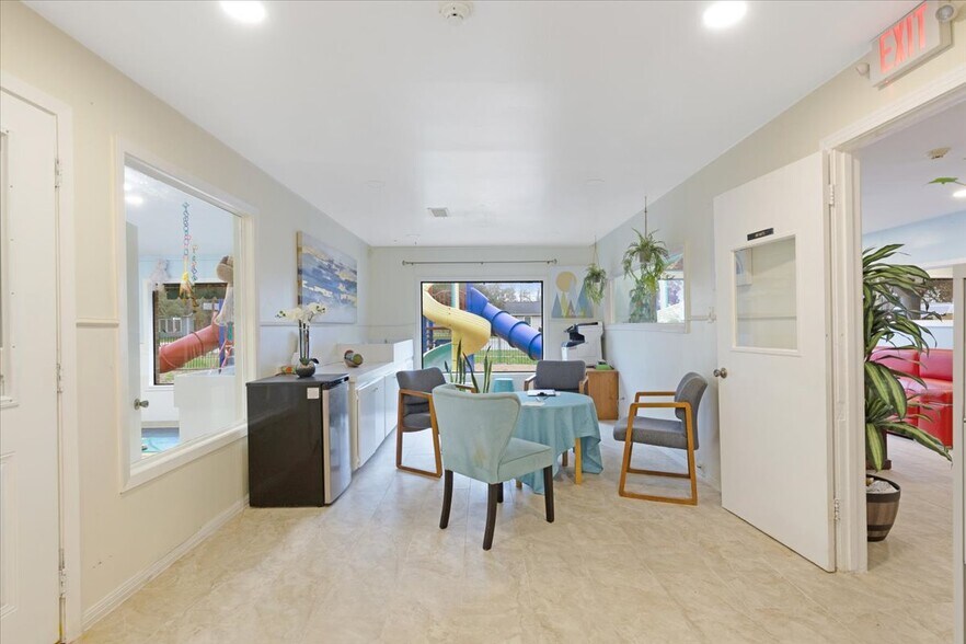 More Photos Of 2121 N Grand Blvd, Pearland Specialty For Sale