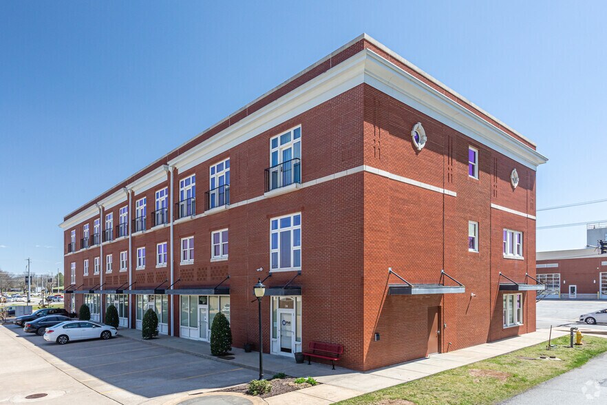 More Photos Of 206 SW 8th St, Bentonville Apartments For Lease