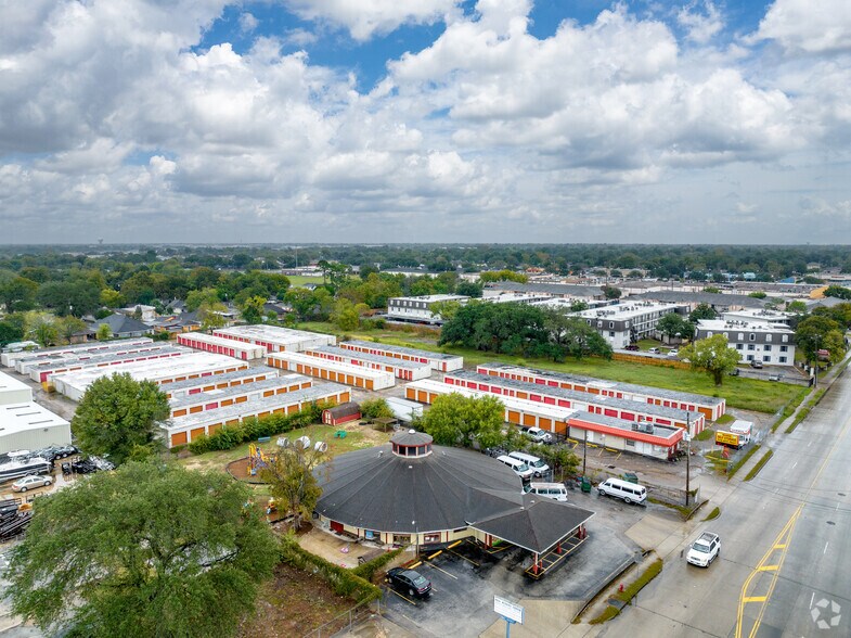 More Photos Of 1009 Burke Rd, Pasadena Self Storage For Sale