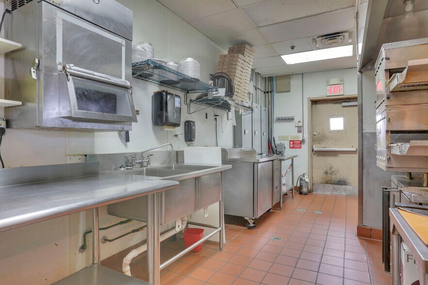 More Photos Of 1122 Hebron Rd, Heath Restaurant For Sale