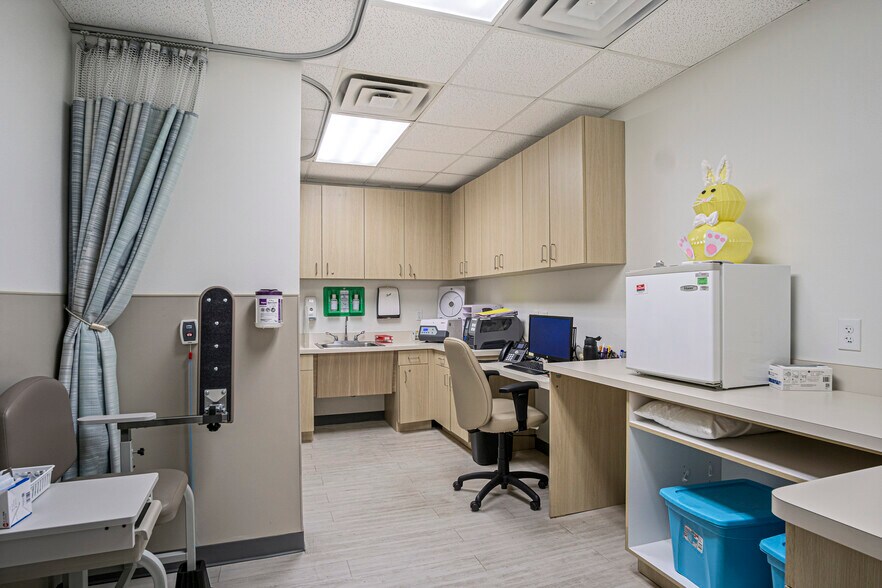 More Photos Of 1201 N Parrott Ave, Okeechobee Medical For Sale