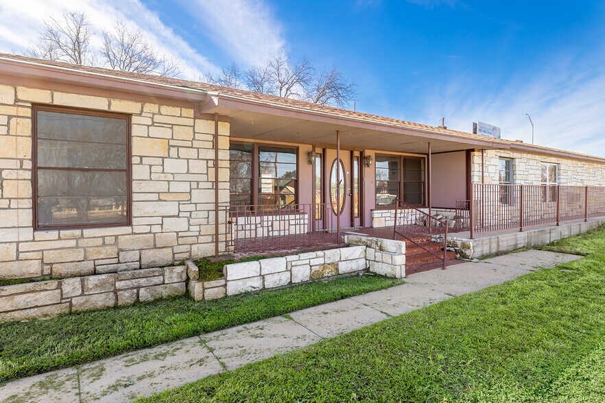 More Photos Of 104 E 5th St, Brady Office Residential For Sale