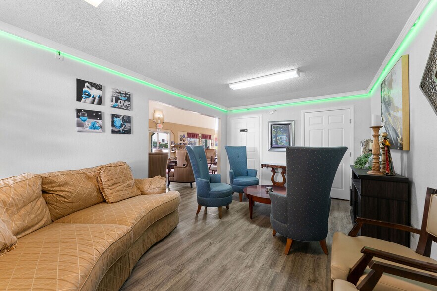 More Photos Of 1360 W Hwy 76, Branson Hotel For Sale