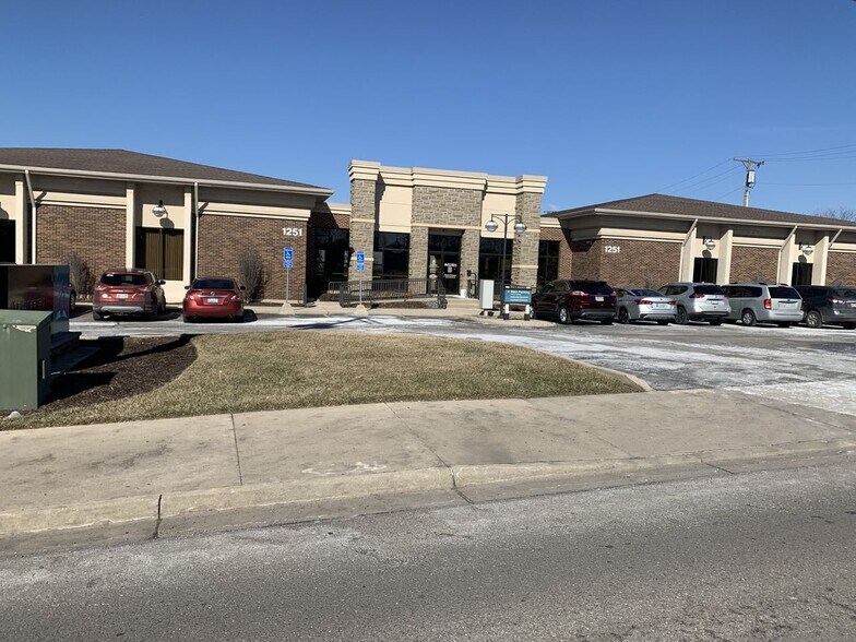 Primary Photo Of 1251 E Dorothy Ln, Kettering Medical For Lease