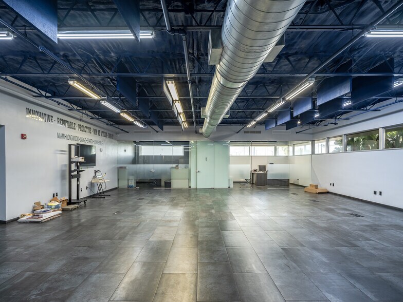 More Photos Of 50 NE 179th St, Miami Manufacturing For Lease