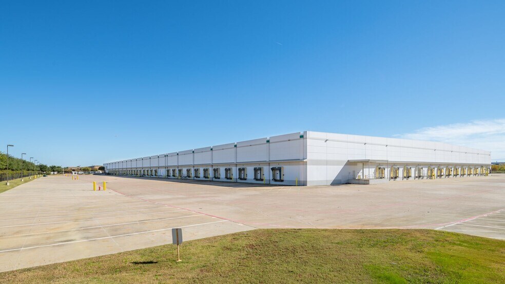 More Photos Of 14900 Frye Rd, Fort Worth Warehouse For Lease