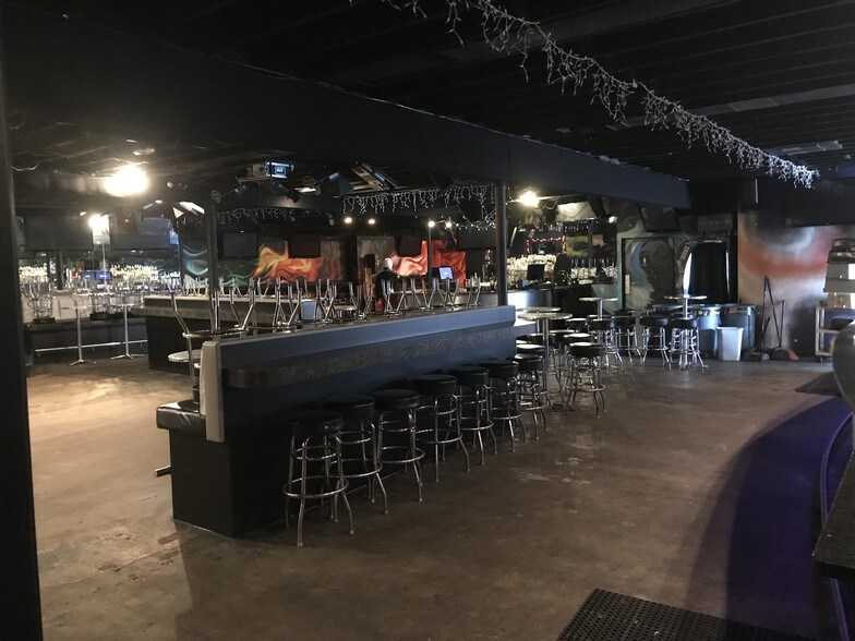 More Photos Of 1815 N Main St, Royal Oak Bar For Lease