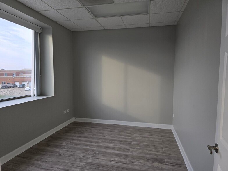 More Photos Of 2272 95th St, Naperville Office For Sale