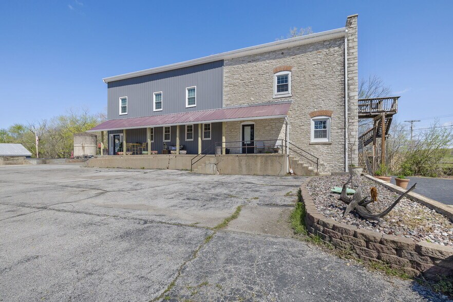 More Photos Of 305 N Main St, Ste Genevieve Storefront Retail Residential For Sale