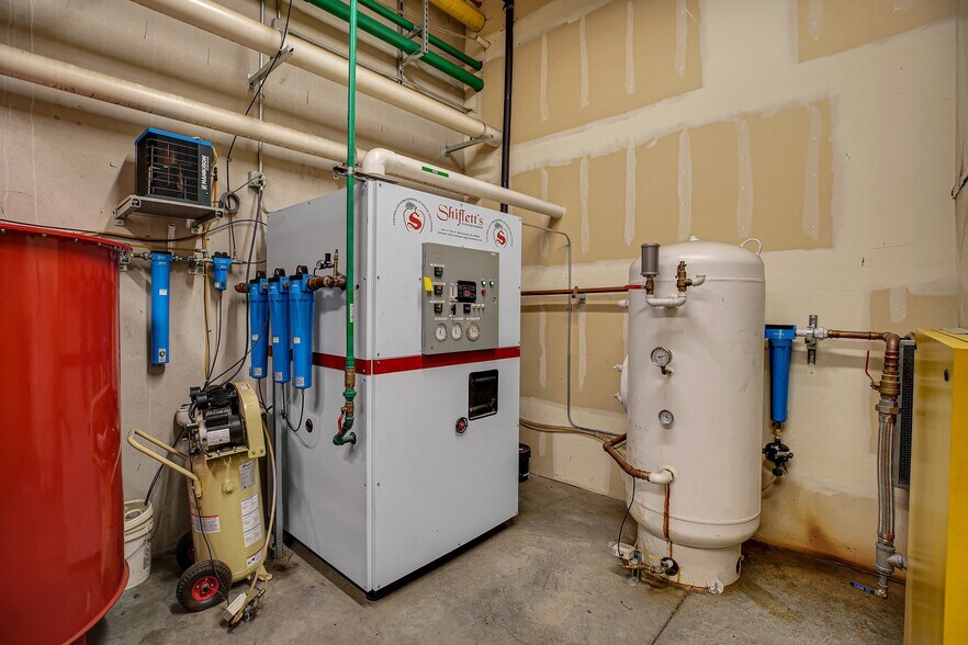 More Photos Of Stadelman, Hood River Industrial For Sale