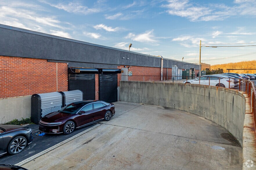 More Photos Of 45 S Service Rd, Plainview Light Manufacturing For Lease