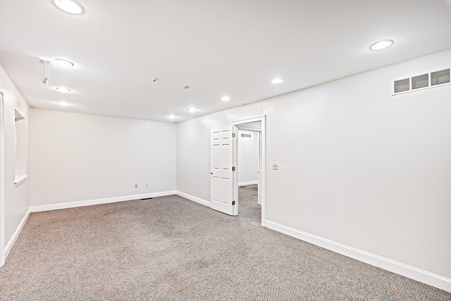 More Photos Of 5201-5215 W Woodmill Dr, Wilmington Medical For Sale