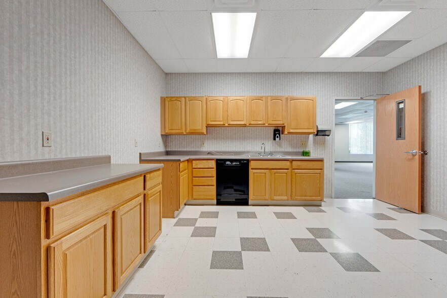 More Photos Of 8645 E Backwater Rd, North Webster Showroom For Lease