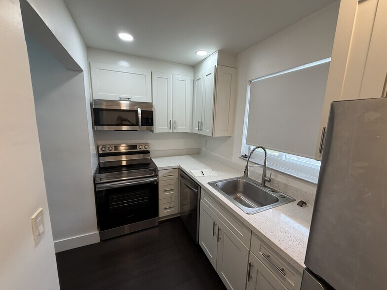 More Photos Of 4850 SW 26th Ave, Fort Lauderdale Apartments For Sale