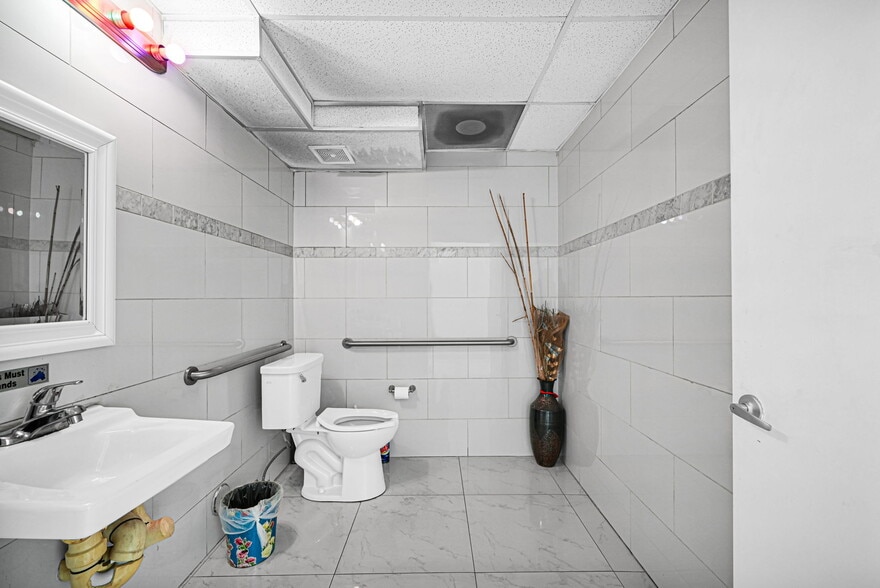 More Photos Of 2301 Wilton Dr, Wilton Manors Apartments For Sale
