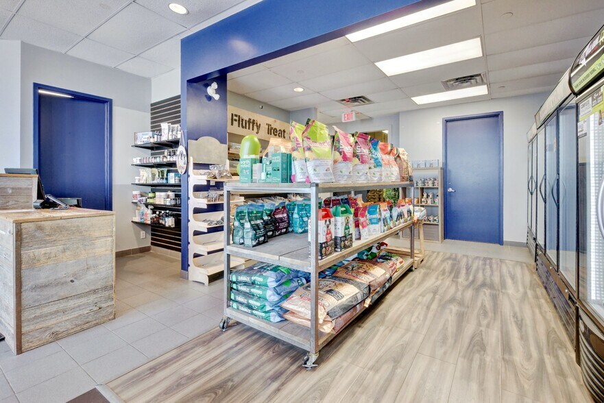 More Photos Of 3145 Dundas St W, Mississauga Storefront Retail Office For Lease