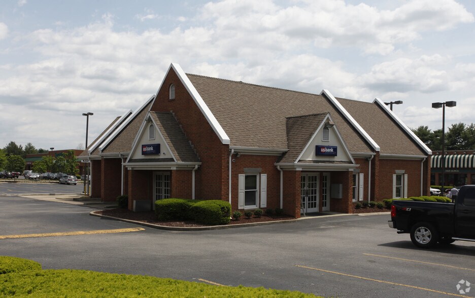 More Photos Of 1010 Murfreesboro Rd, Franklin Unknown For Lease