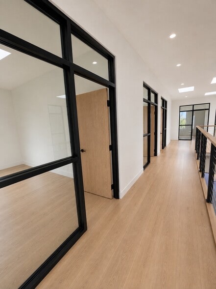 More Photos Of 843-847 Via De La Paz Dr, Pacific Palisades Office For Lease