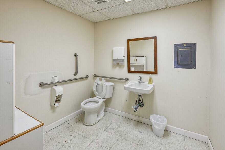 More Photos Of 110-112 Trinity St, Abbeville Storefront For Sale