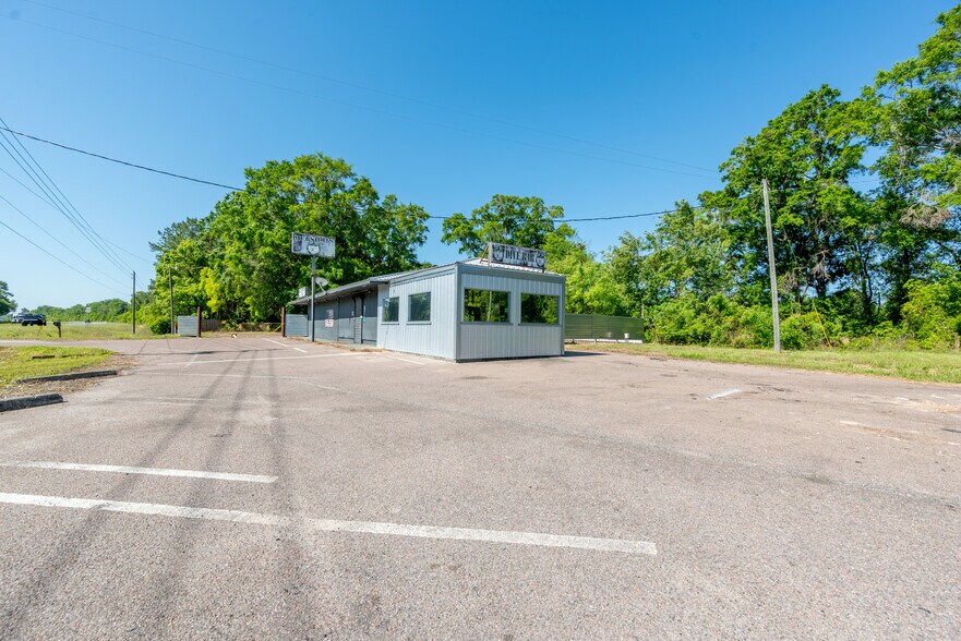 More Photos Of 19510 NE US Hwy 301, Waldo Storefront Retail Office For Sale
