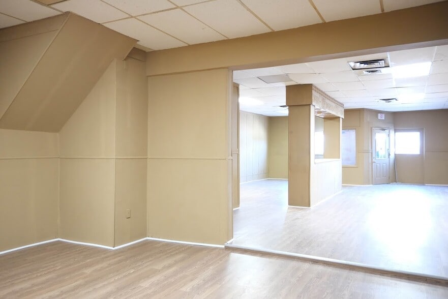 More Photos Of 985 S Clinton Ave, Rochester Restaurant For Sale