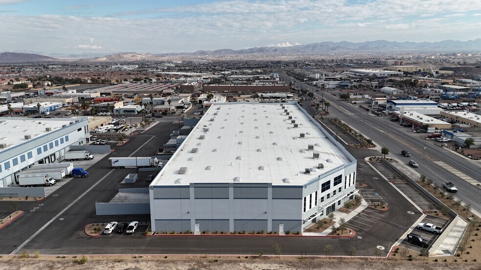 More Photos Of 748 W Sunset Rd, Henderson Manufacturing For Lease