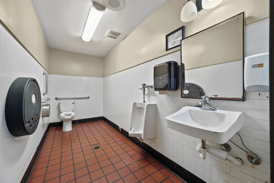 More Photos Of 1301 Gum Branch Rd, Jacksonville Restaurant For Lease