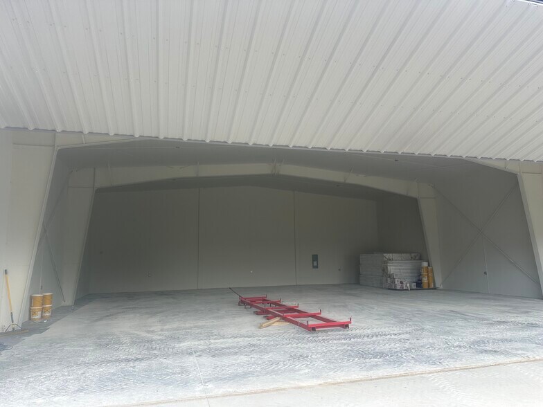 More Photos Of 34 Charlie Taxi Wy Way, Ennis Airplane Hangar For Sale