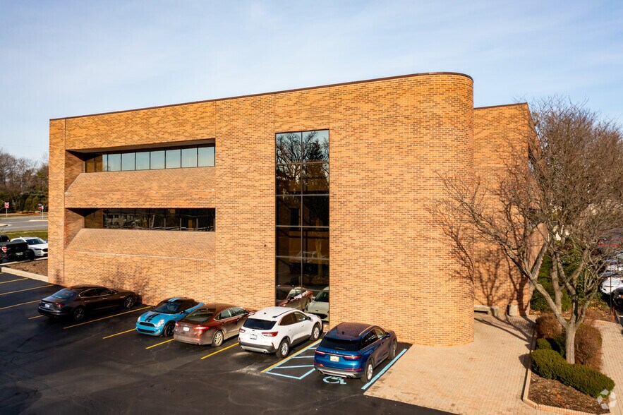 More Photos Of 6905 Telegraph Rd, Bloomfield Hills Office For Lease