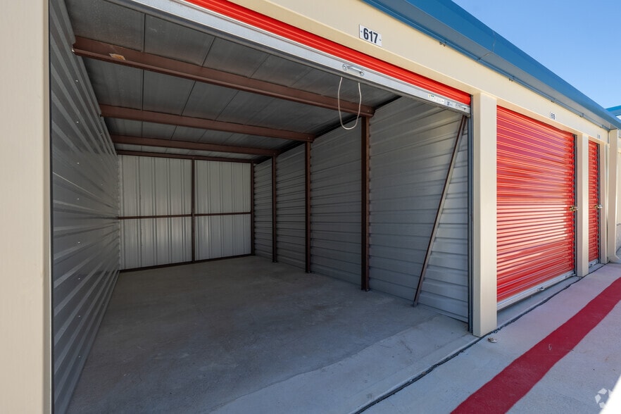 More Photos Of 6445 Green Valley Rd, Cibolo Self Storage For Sale