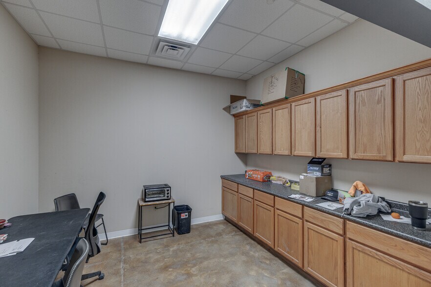More Photos Of 169 Sterling Ave, West Monroe Flex For Sale