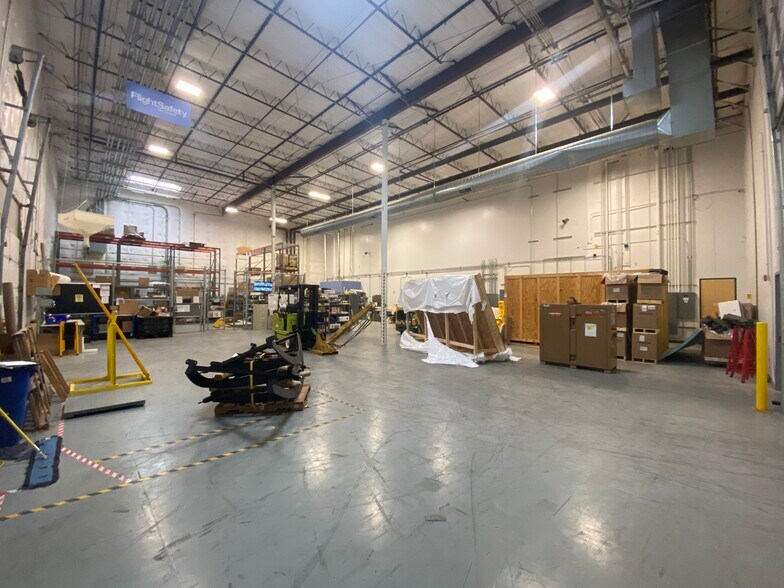 More Photos Of 9701 Metric Blvd, Austin Distribution For Lease