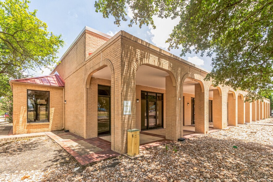 More Photos Of 16333 S Great Oaks Dr, Round Rock Medical For Lease