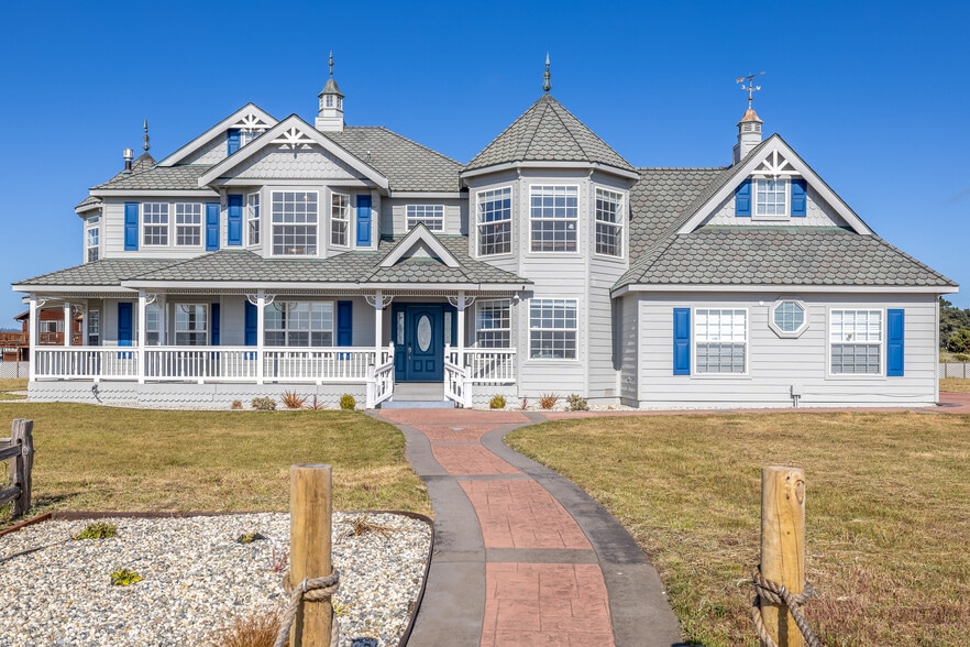 More Photos Of 19351 Del Mar Dr, Fort Bragg Specialty For Sale