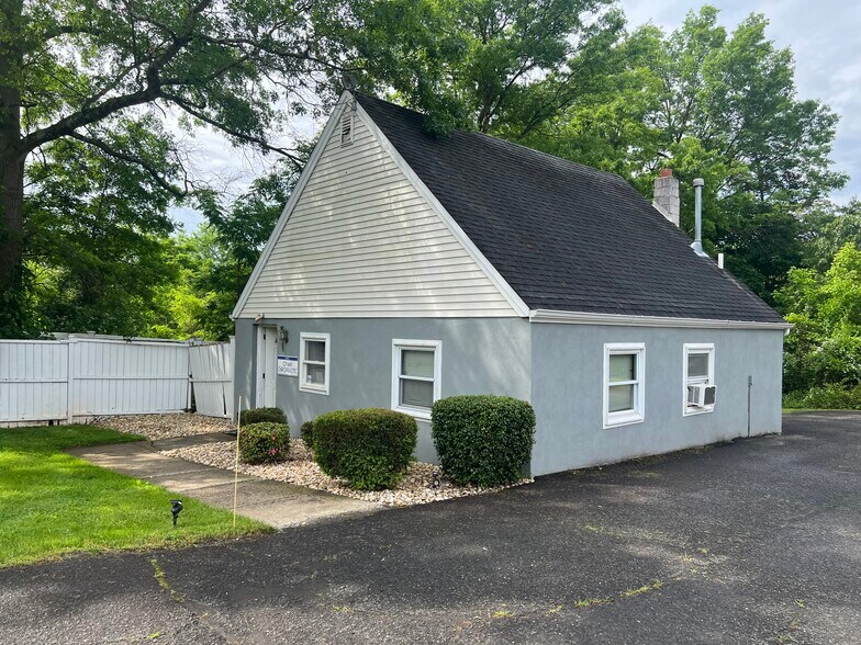 More Photos Of 1031 US Highway 202 N, Branchburg Office For Lease
